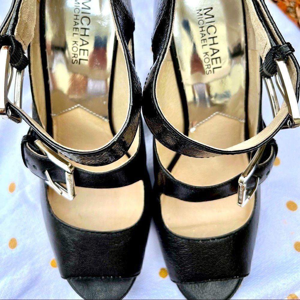 NEW MICHAEL KORS DESERT JETBLACK LEATHER BUCKLE STRAP HEELS 9-1/2M - Picture 9 of 16